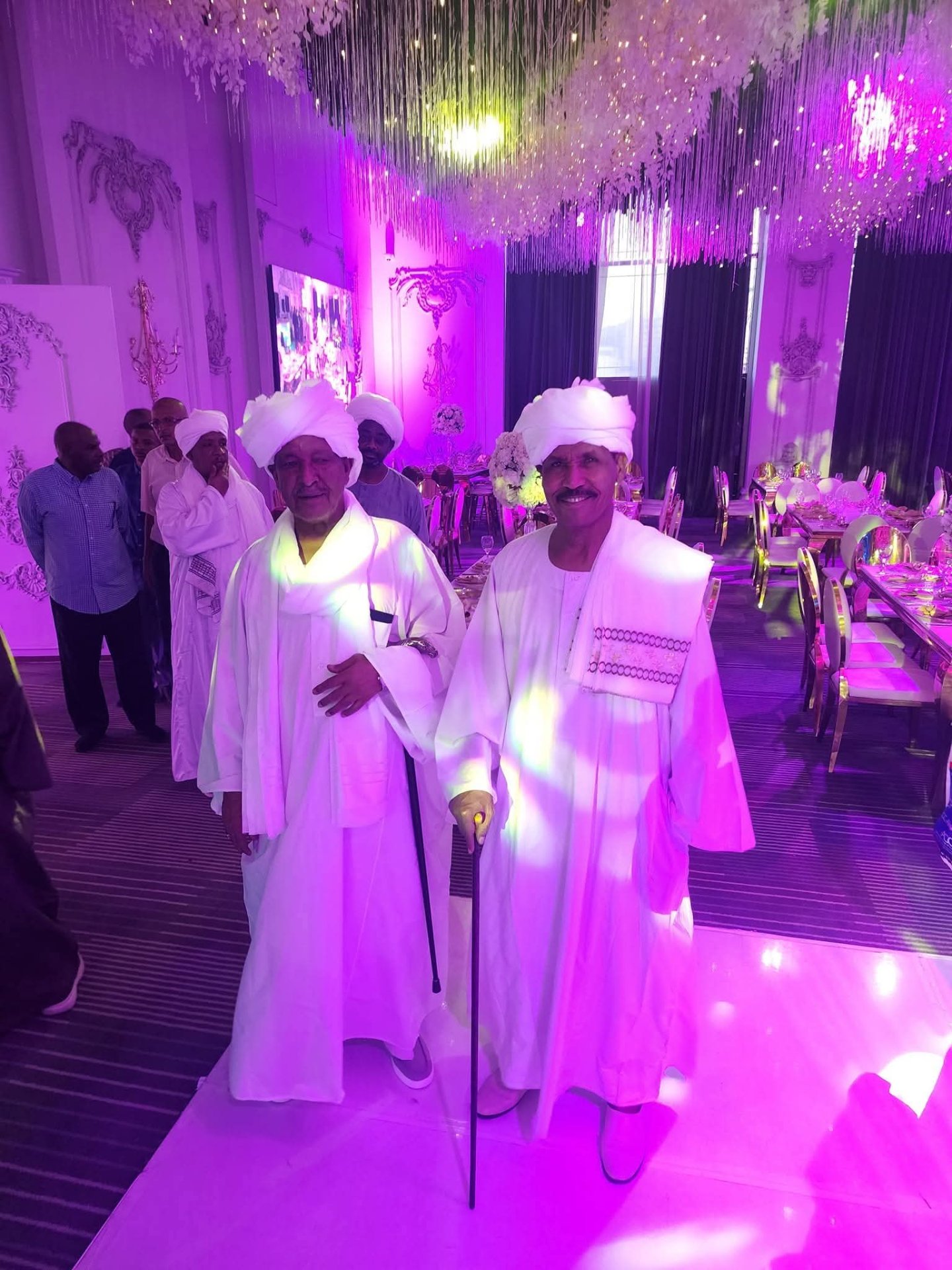 لقاء بالقاهرة مع المرحوم الحاج عبد الله أحمد الصديق، رجل البر والإحسان، وصاحب السيرة الطيبة والأيادي البيضاء. نسأل الله أن يتغمّده بواسع رحمته ويجزيه خير الجزاء.